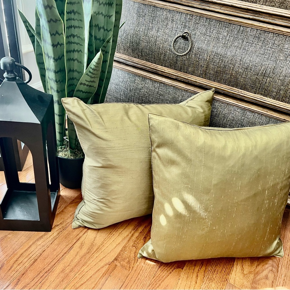 Pottery Barn Green Silk Knife Edged Pillow Covers Set/2 New